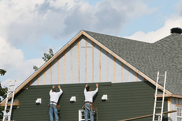 Professional Siding technician working in Durham, OR